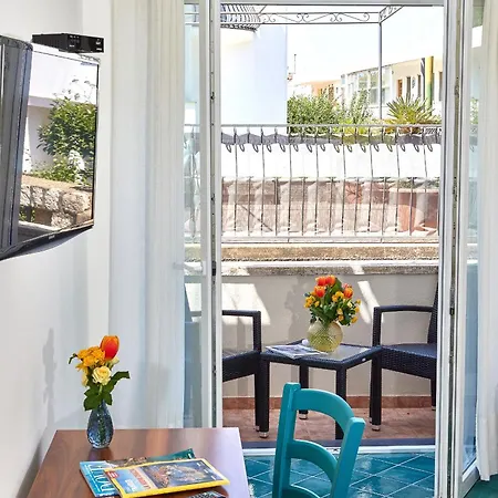Victoria Place מלון 3*