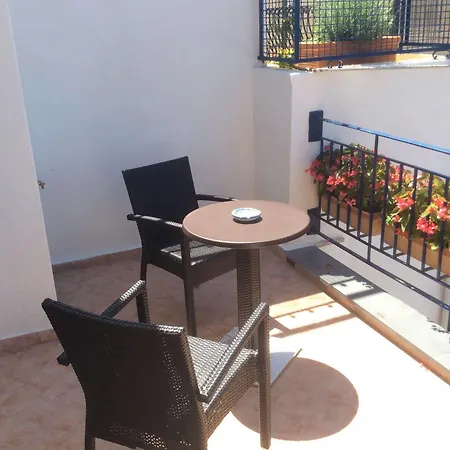 Victoria Place אנה קאפרי
