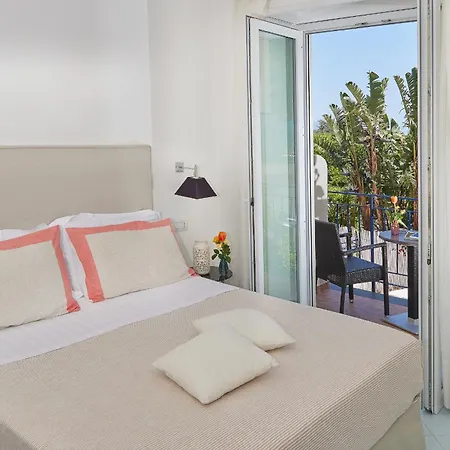 Отель Victoria Place 3*